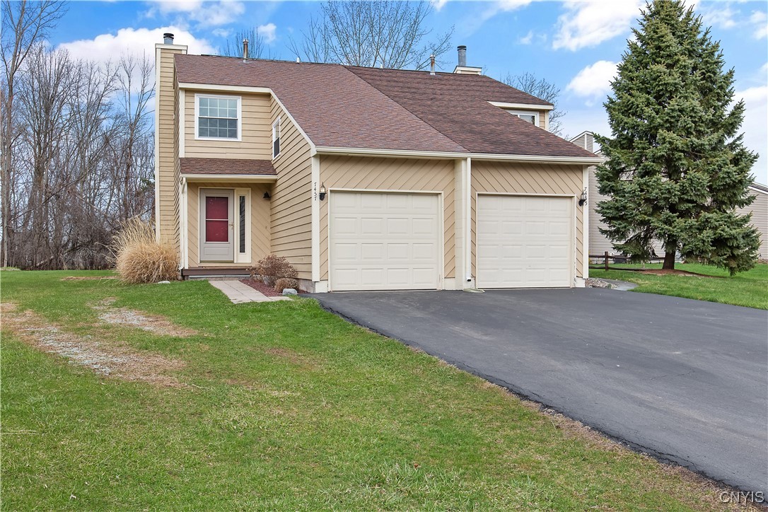 7457 Coachlight Lane, Clay, New York image 1