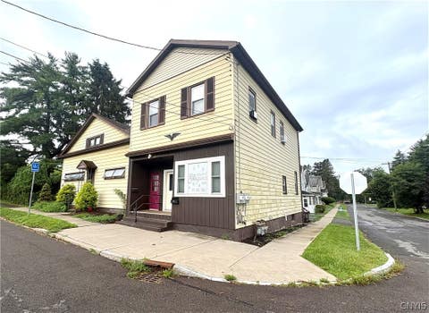 Photo of 159 Washington Street, Auburn, NY 13021 (MLS # S1701105)