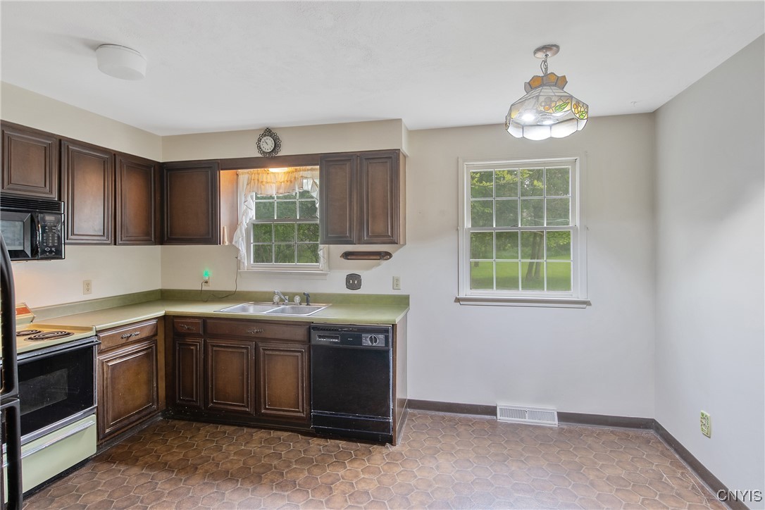 4646 Cranapple Drive, Marcellus, New York image 16