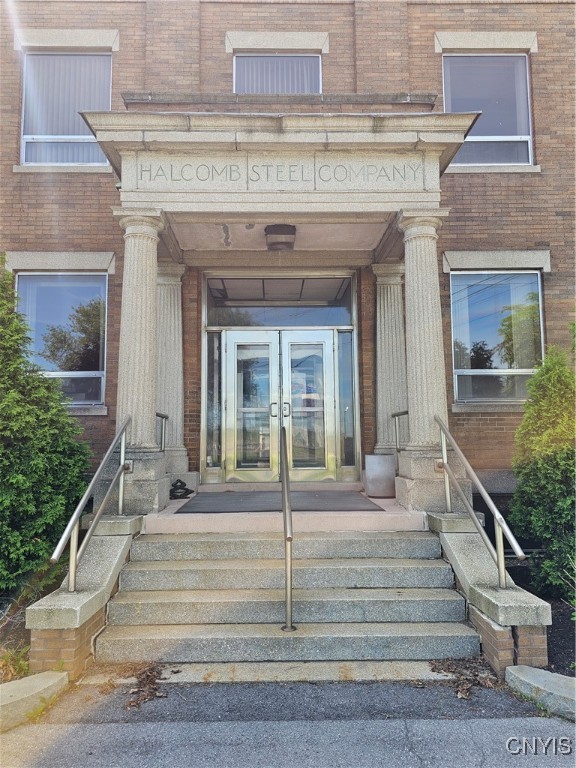 569 Bridge Street