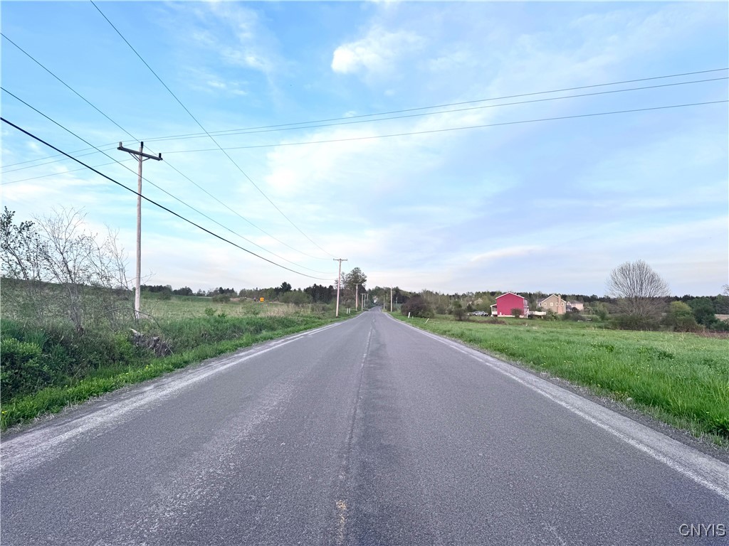 Mallory Road, New Hartford, New York image 4