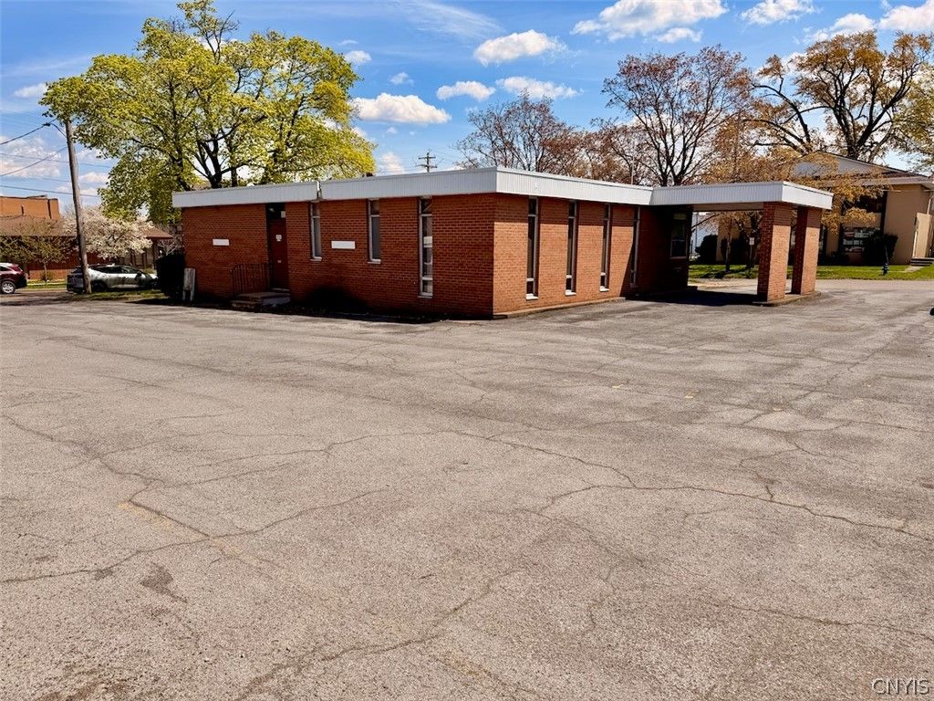 Photo of 29 W Seneca Street, Oswego, NY 13126 (MLS # S1679505)