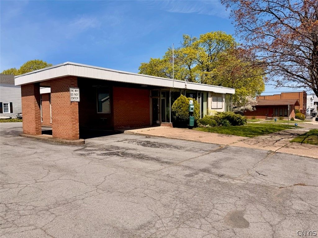 Photo of 29 W Seneca Street, Oswego, NY 13126 (MLS # S1679505)