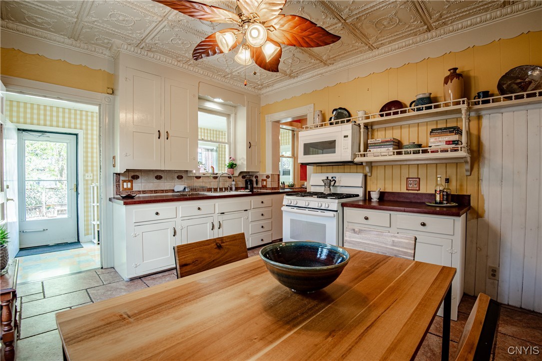 18 Avery Place, Utica, New York image 10