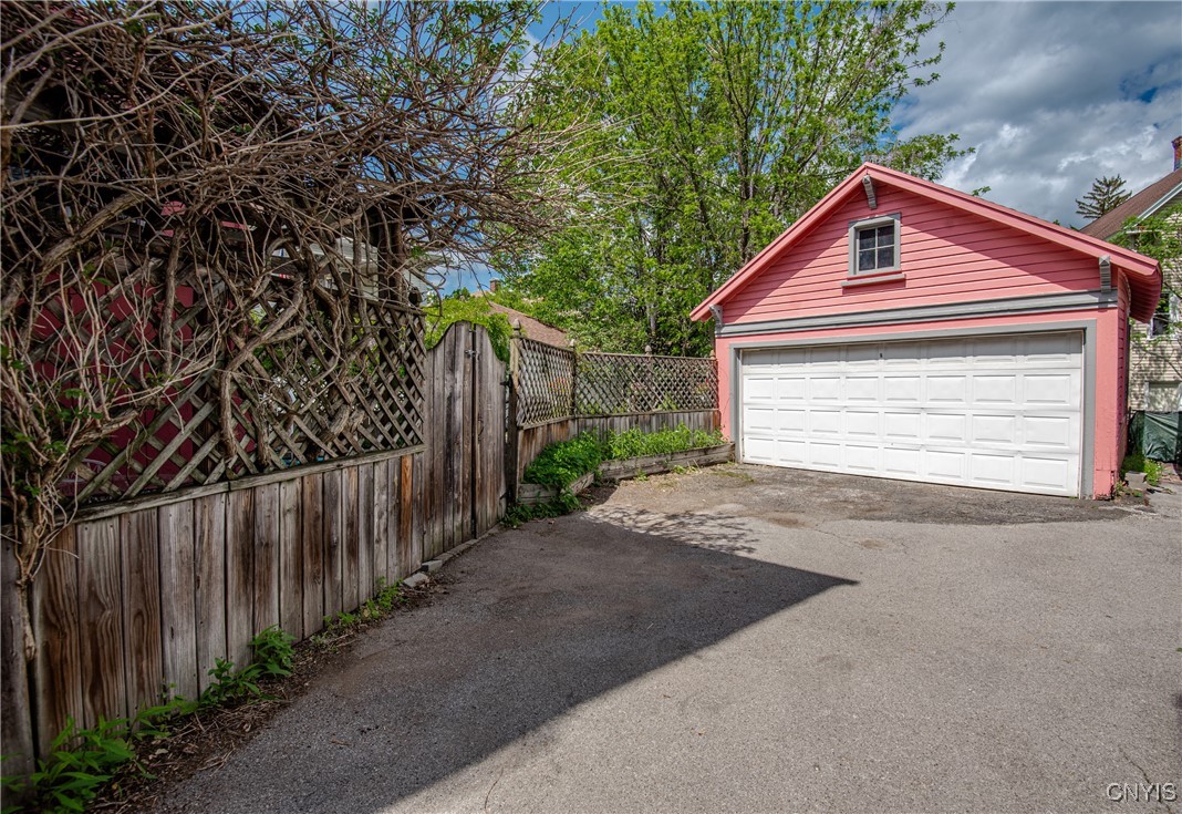 18 Avery Place, Utica, New York image 42