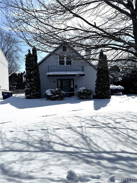 Homes For Sale - 210 Wilmont Road<br/> Camillus, NY 13219