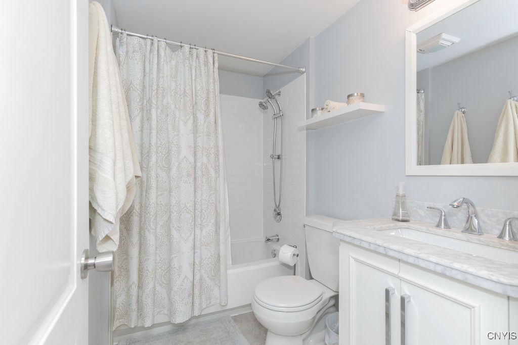 8591 Bayview Drive, Cicero, New York image 27