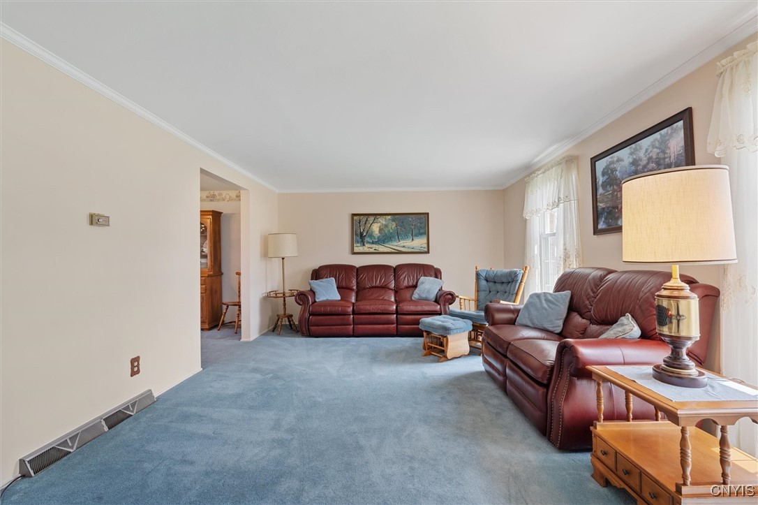 4765 Rosemary Lane, Clay, New York image 4