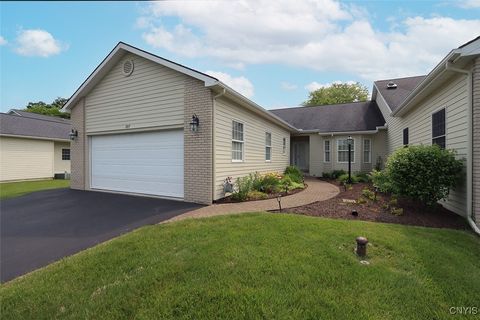 207 Falling Brook Path Fayetteville NY 13066