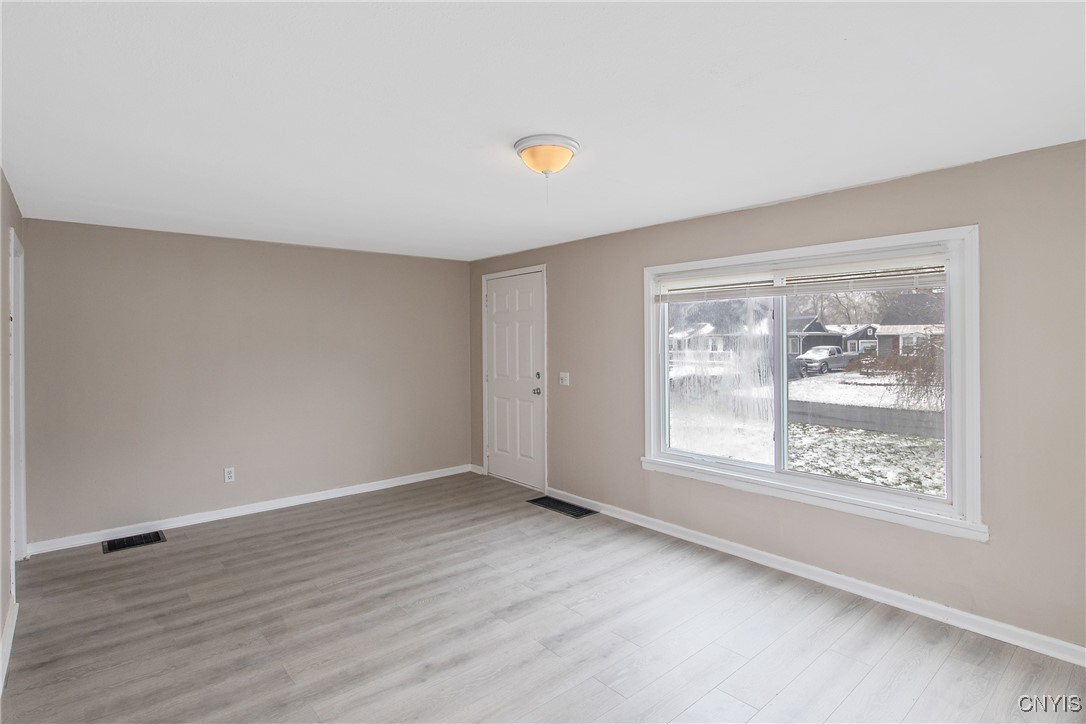 35 Pine Ridge Circle, Clay, New York image 6