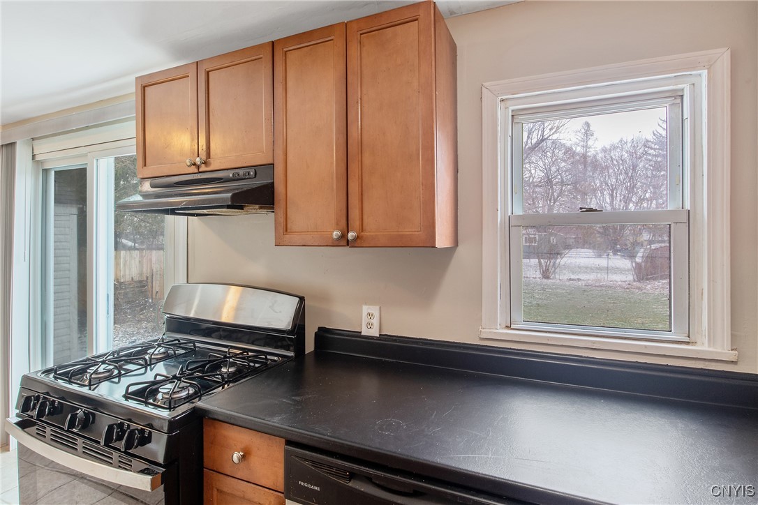 35 Pine Ridge Circle, Clay, New York image 23