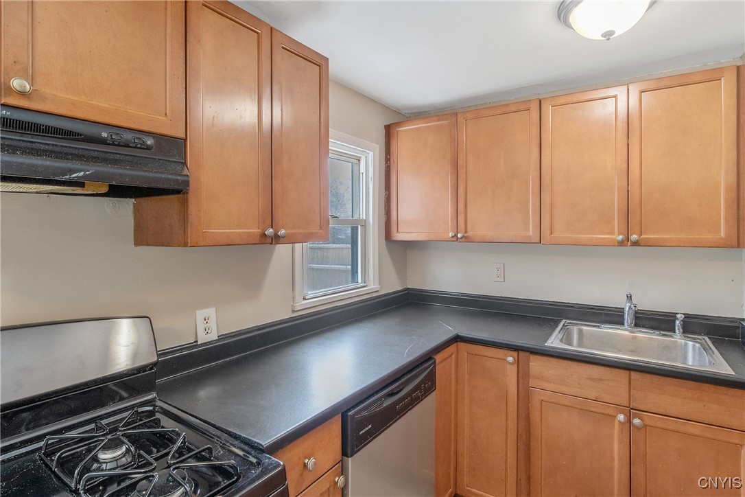 35 Pine Ridge Circle, Clay, New York image 27
