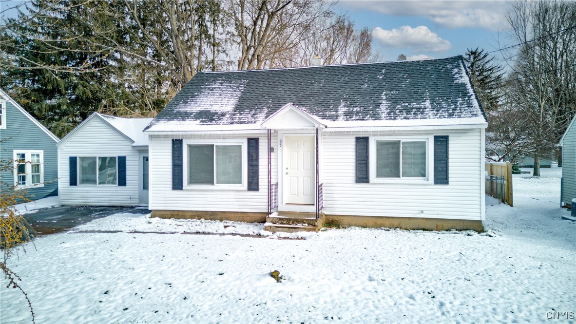 35 Pine Ridge Circle, Clay, New York image 2