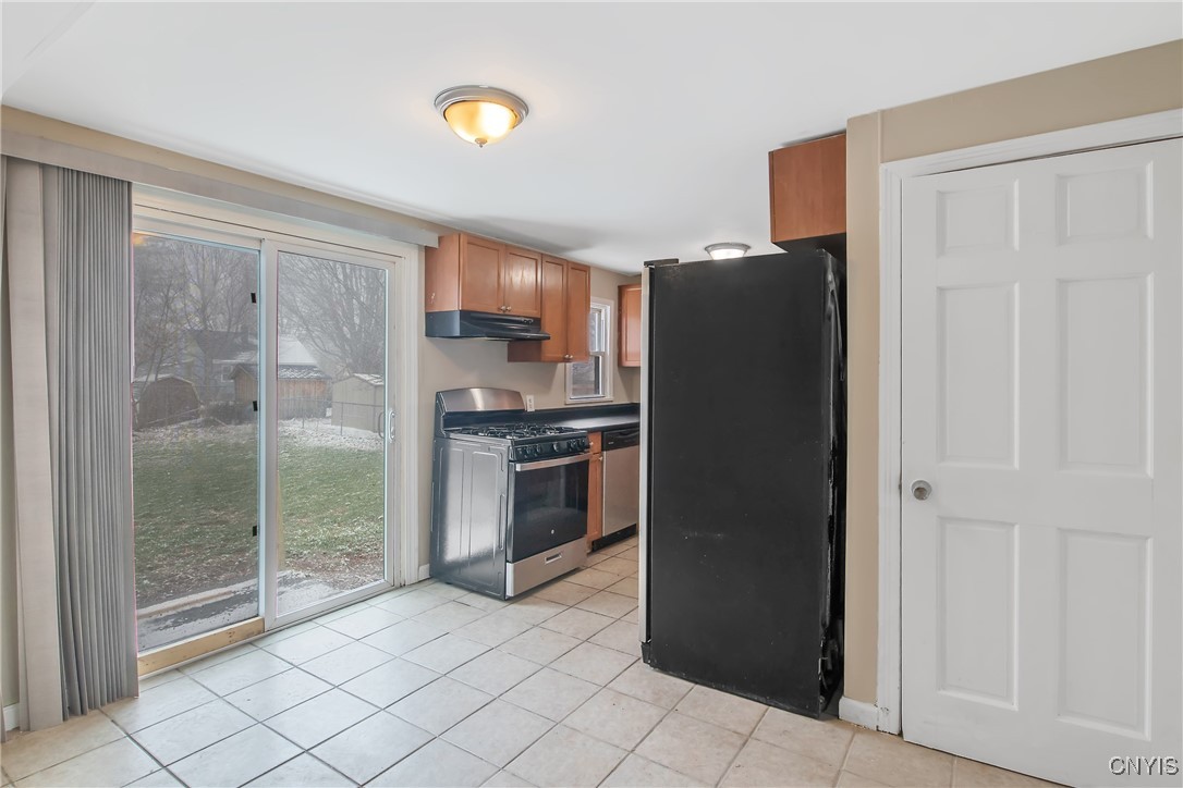 35 Pine Ridge Circle, Clay, New York image 21