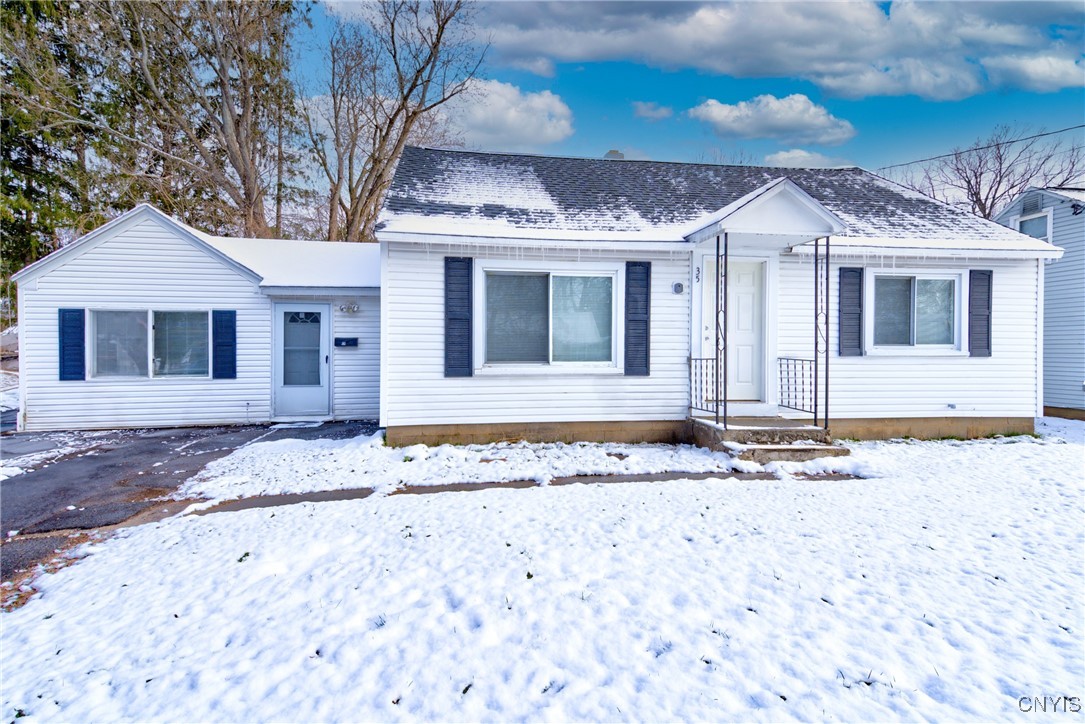35 Pine Ridge Circle, Clay, New York image 1