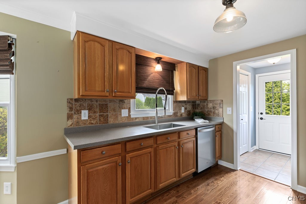 8263 Cottonwood Court, Clay, New York image 15