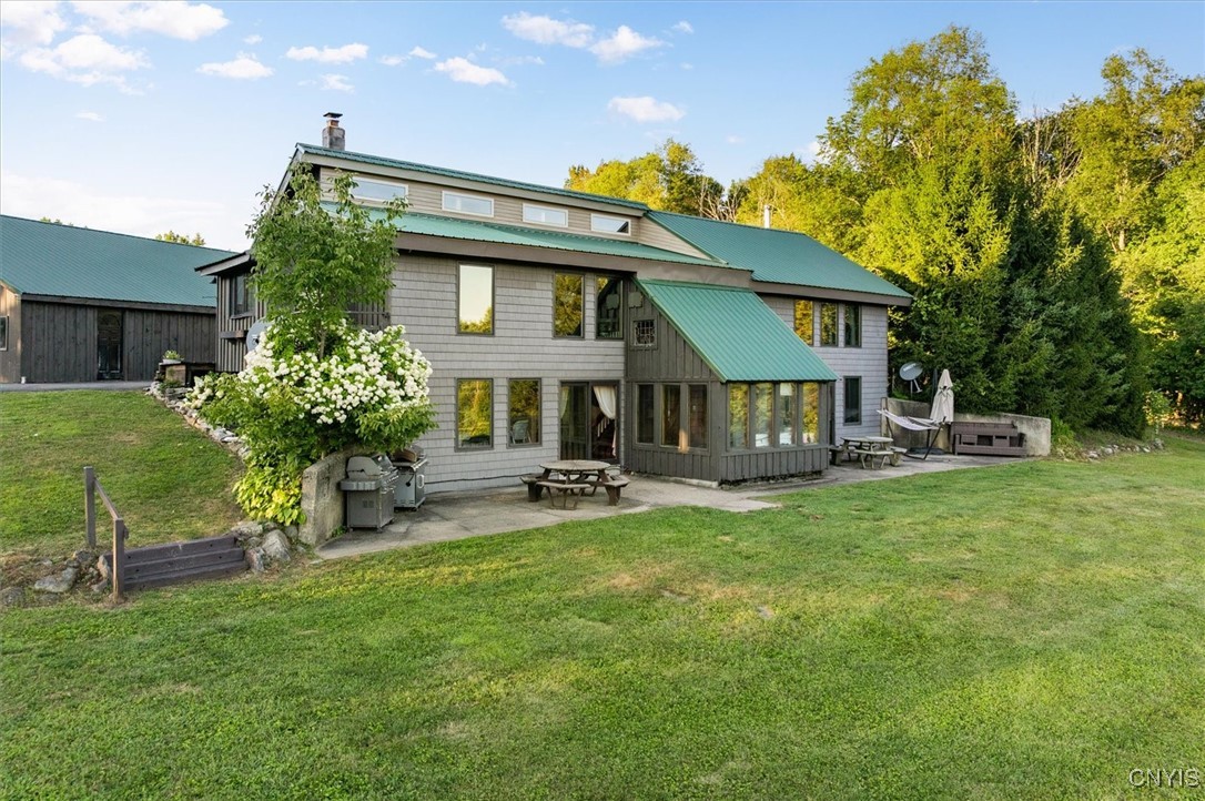 1528 Military Road