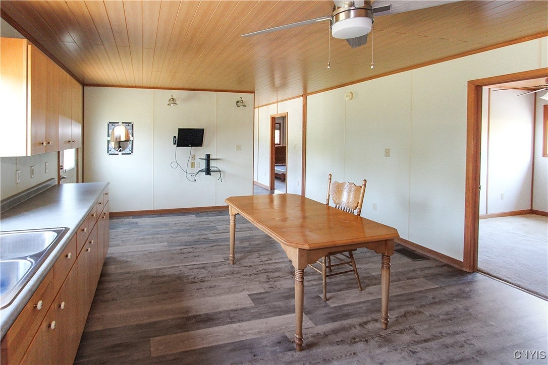 8 Vrooman Road