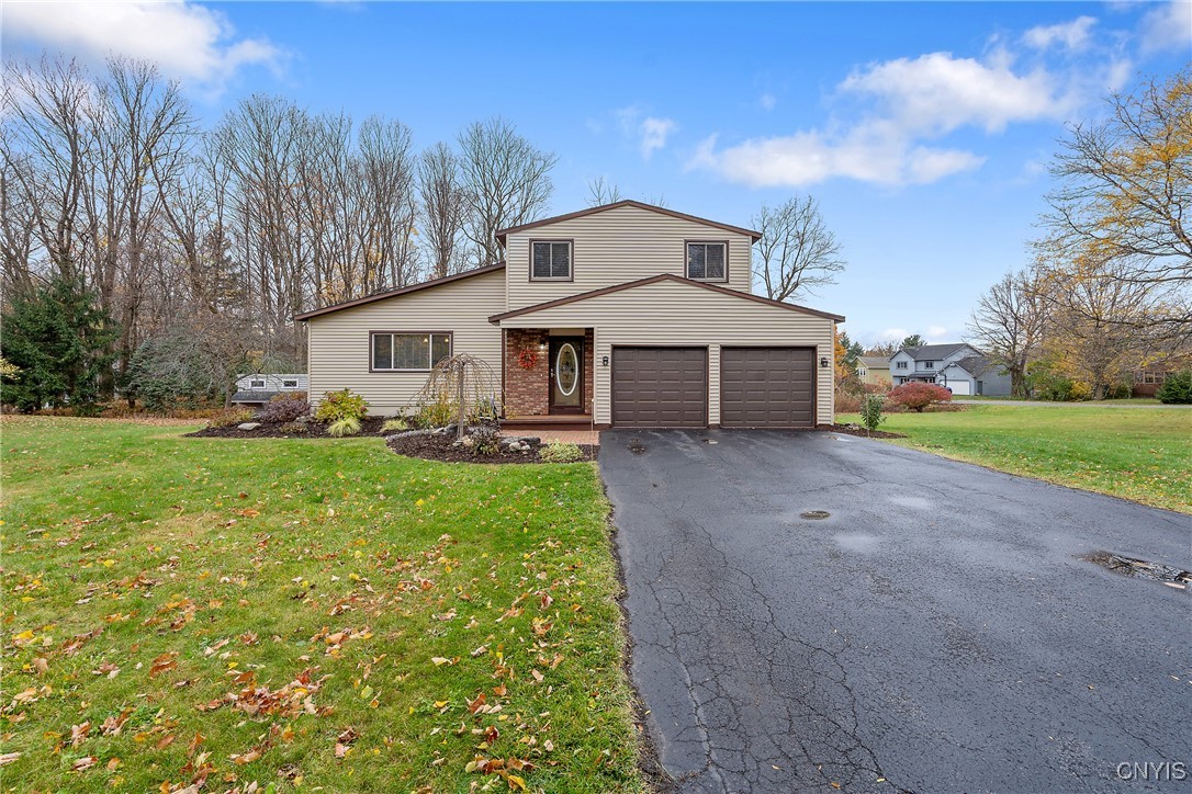 400 Weatheridge Drive, Camillus, New York image 1