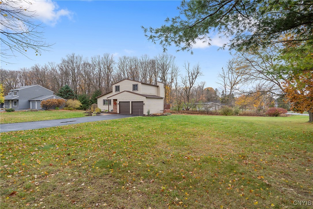 400 Weatheridge Drive, Camillus, New York image 2