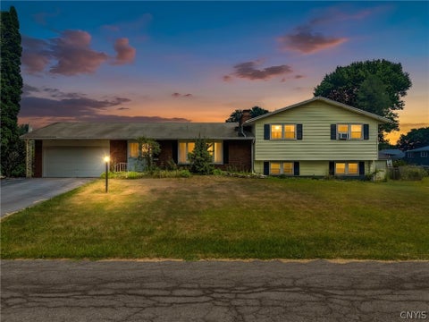 Photo of 125 Colony Park Drive, Salina, NY 13088 (MLS # S1702444)