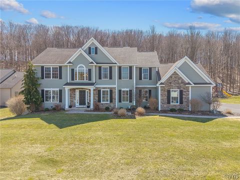 Homes For Sale - 217 Starksboro Drive<br/> Camillus, NY 13031