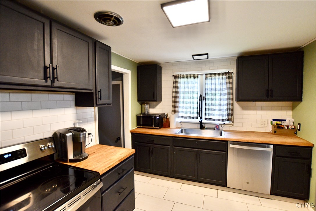 206 Sunnyfield Road, Camillus, New York image 11