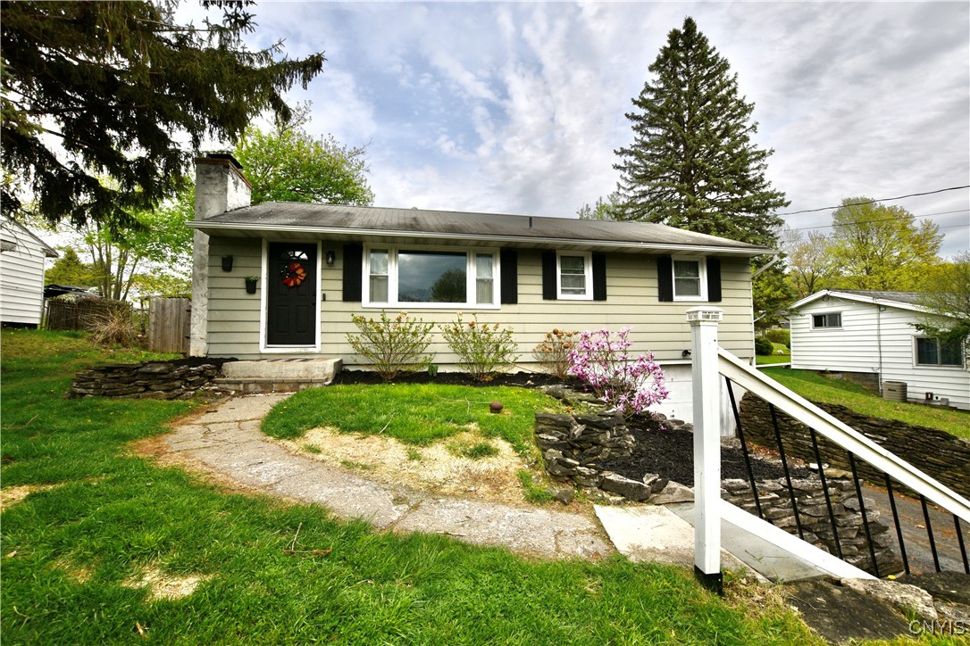 206 Sunnyfield Road, Camillus, New York image 1