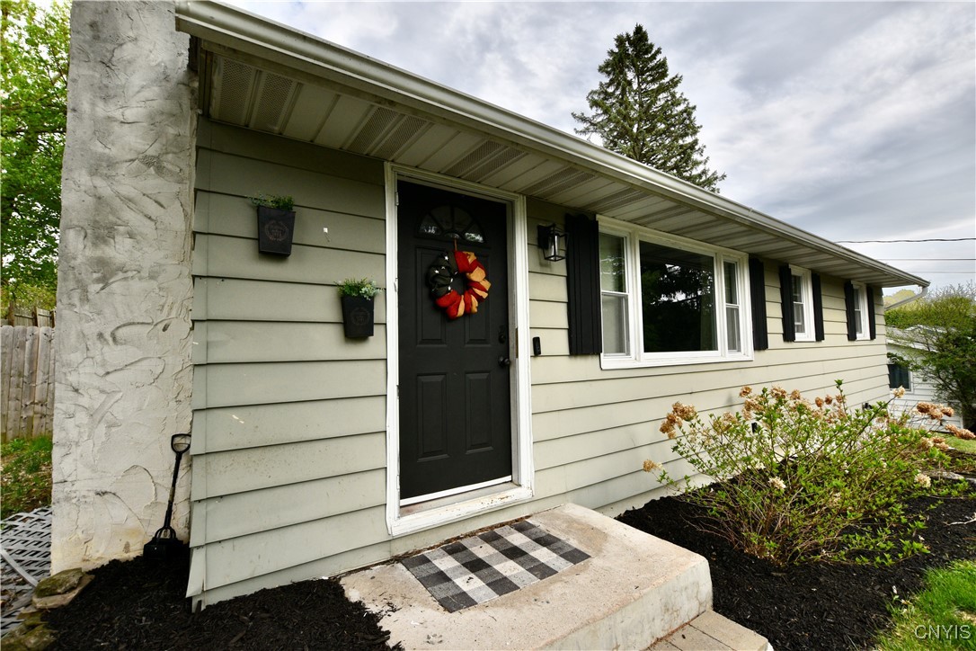 206 Sunnyfield Road, Camillus, New York image 3
