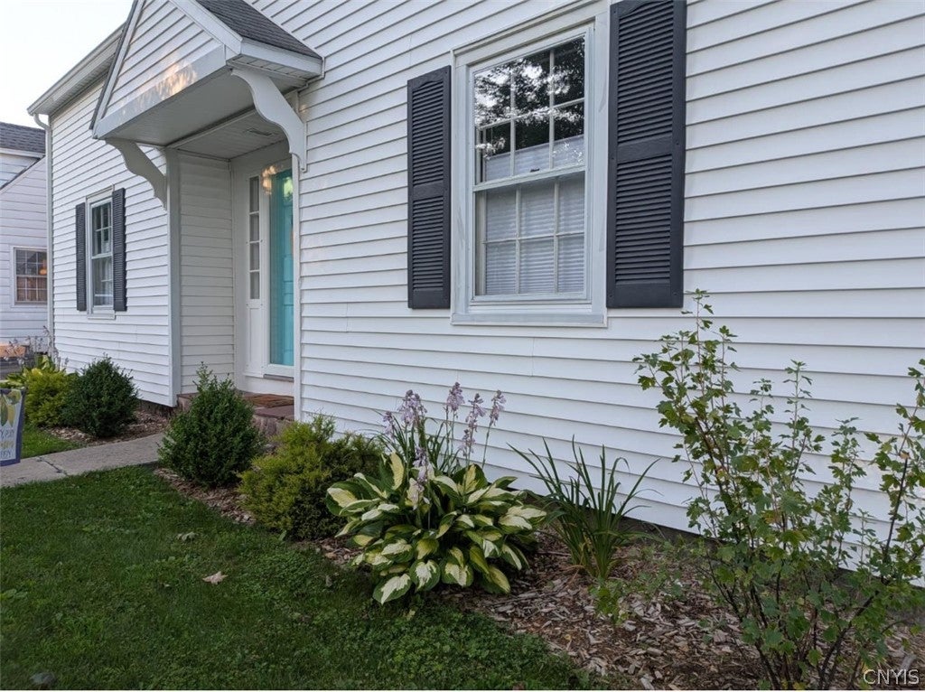 8 Melvin Avenue