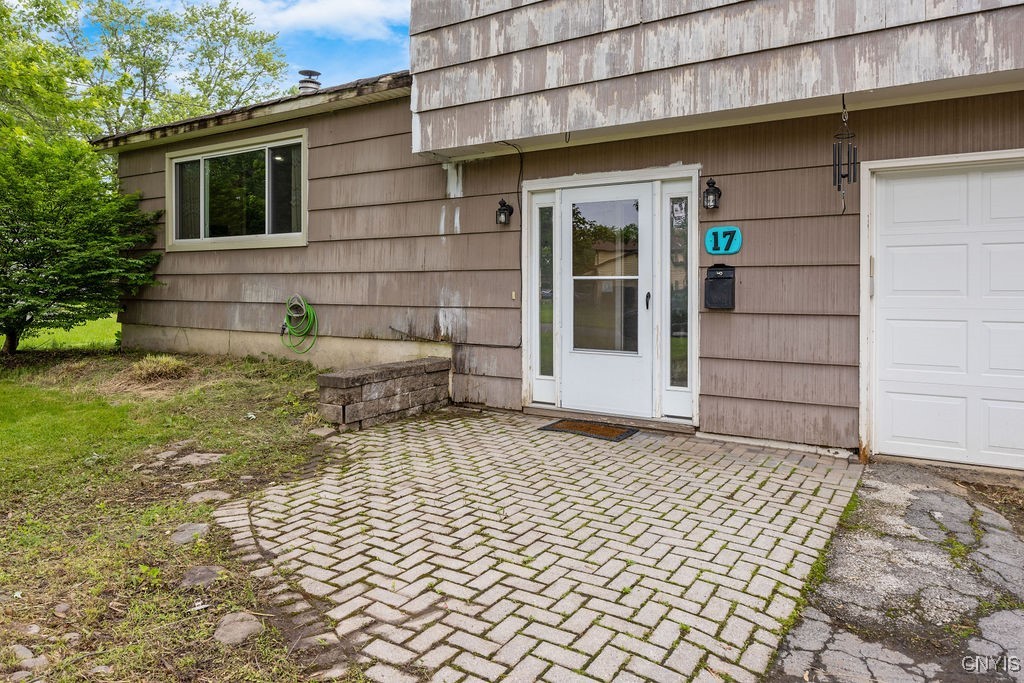 17 Hummingbird Place