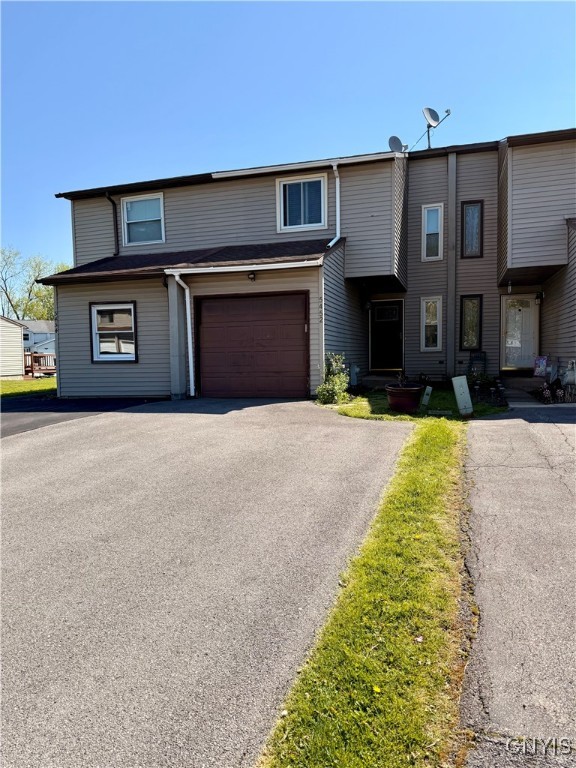 5452 Borgase Lane, Clay, New York image 1