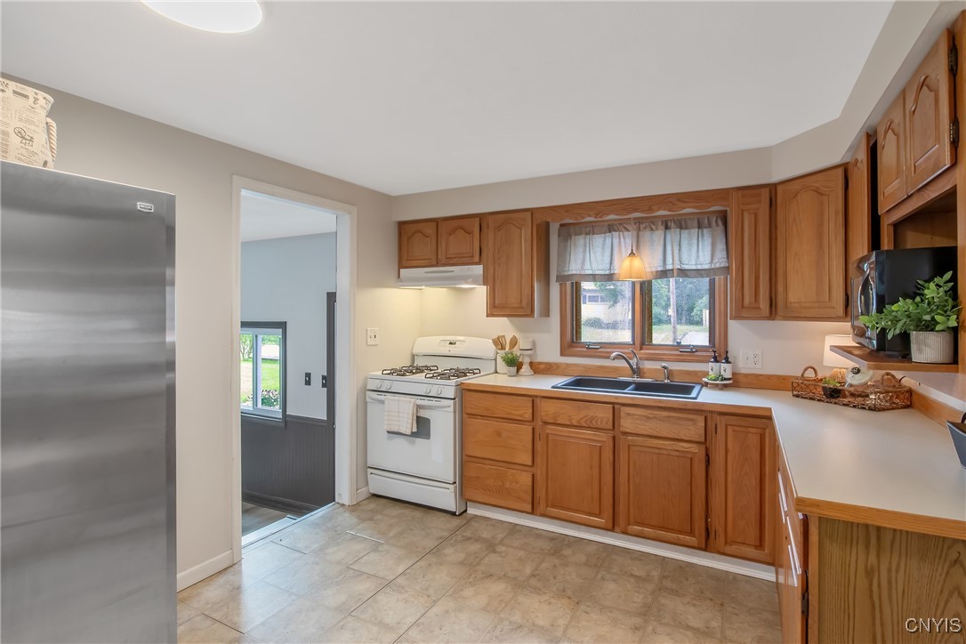 211 Fletcher Drive, Clay, New York image 13