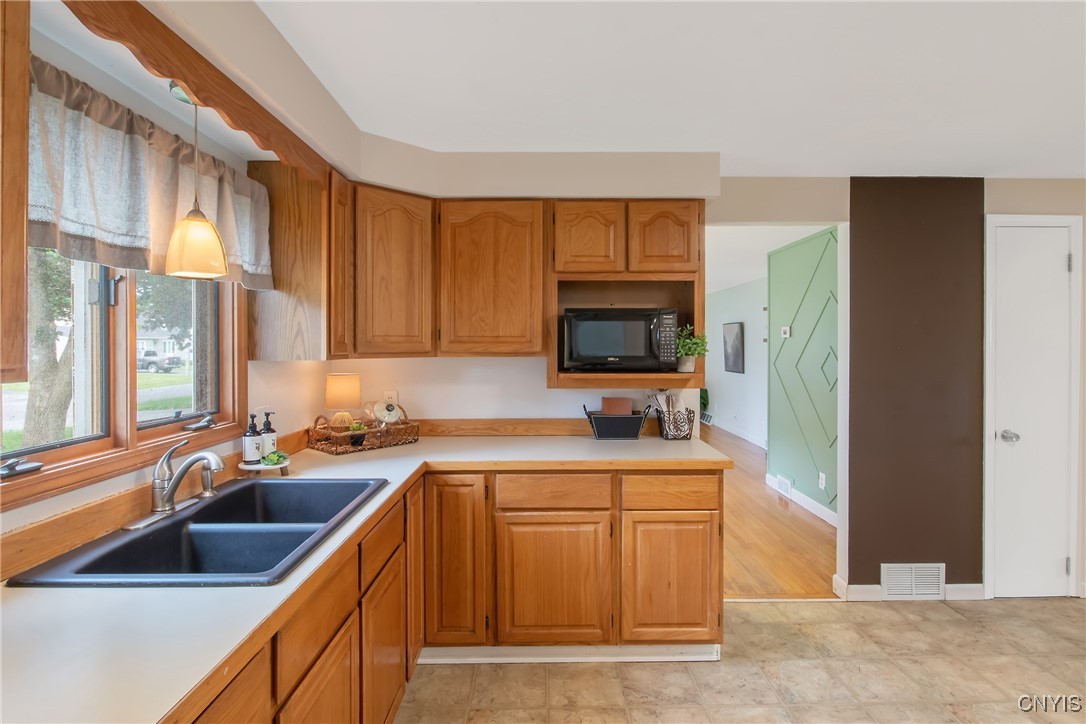 211 Fletcher Drive, Clay, New York image 11