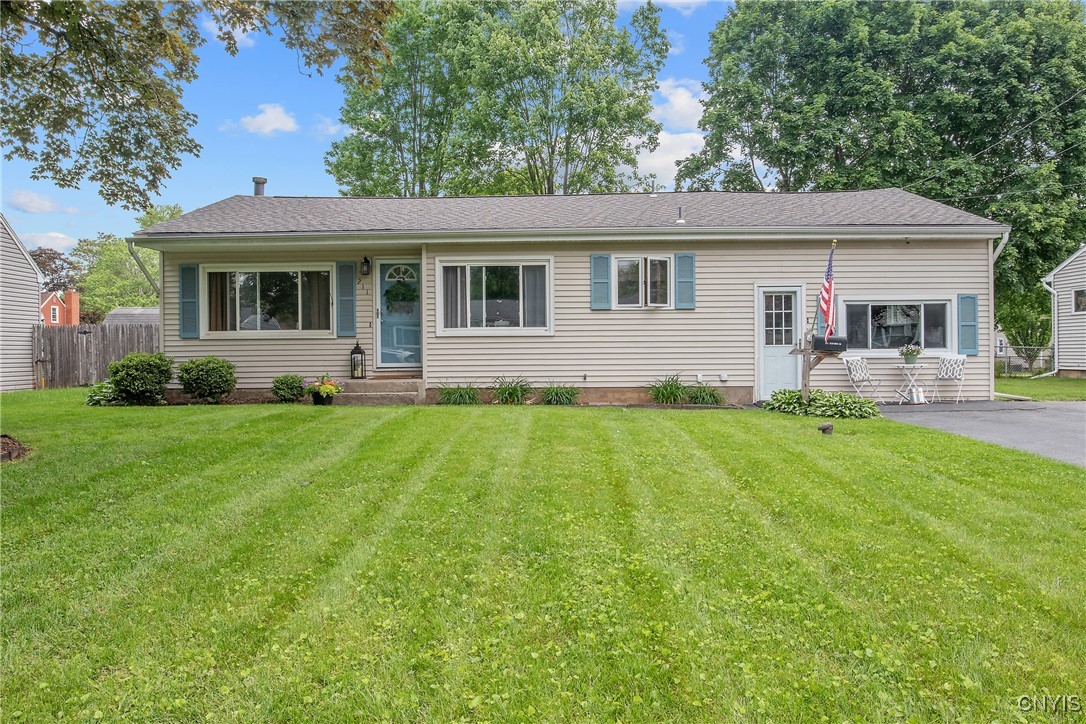 211 Fletcher Drive, Clay, New York image 1