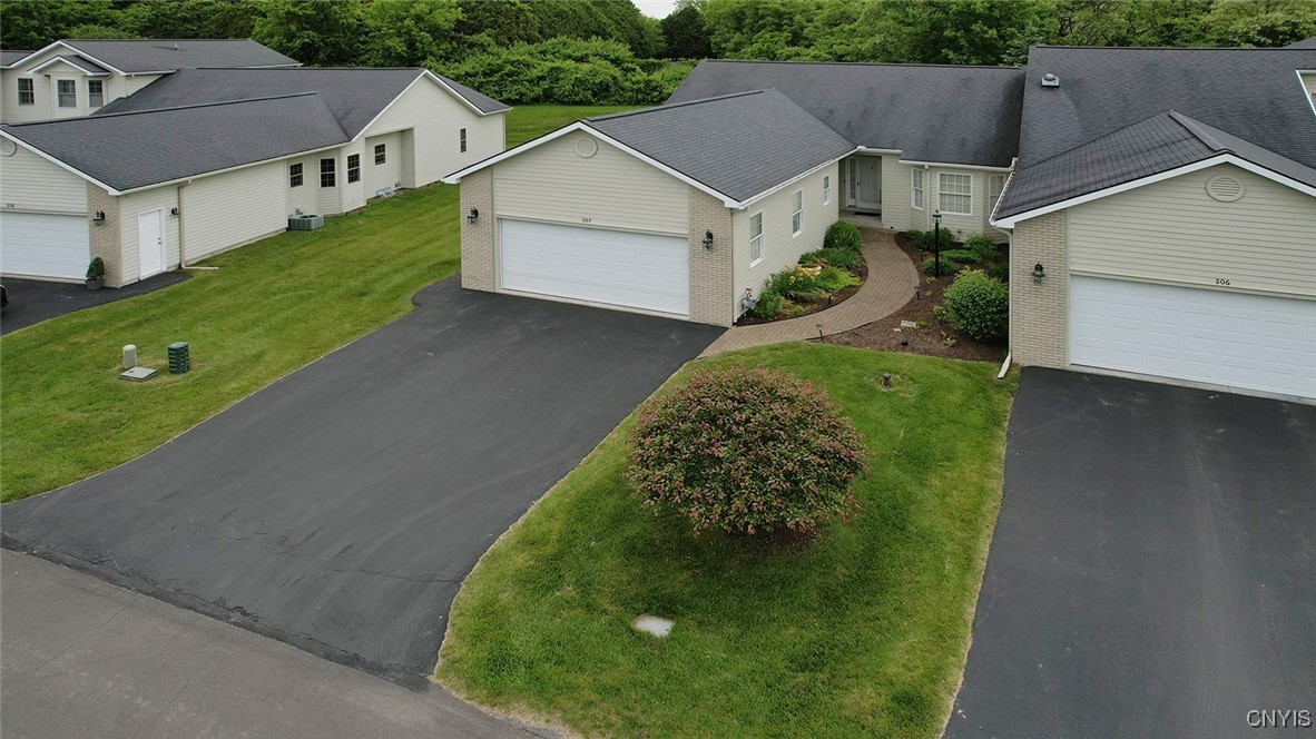 207 Falling Brook Path Path, Manlius, New York image 43