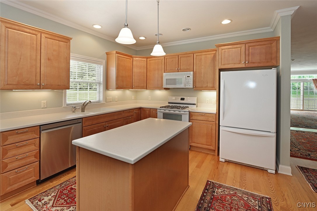 207 Falling Brook Path Path, Manlius, New York image 11