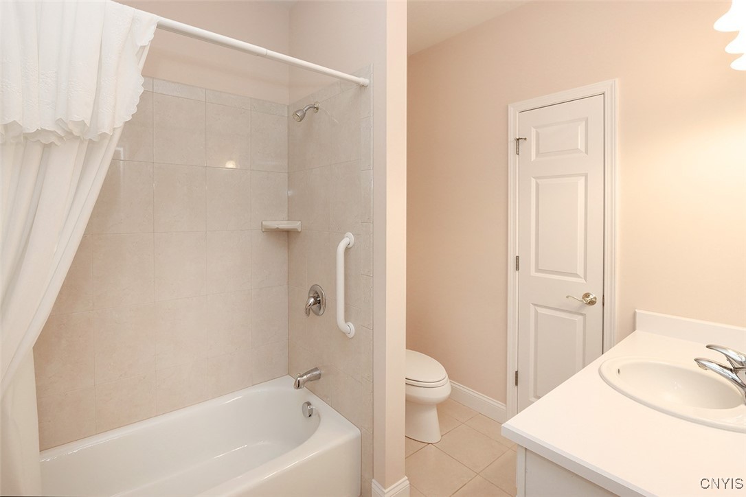 207 Falling Brook Path Path, Manlius, New York image 28