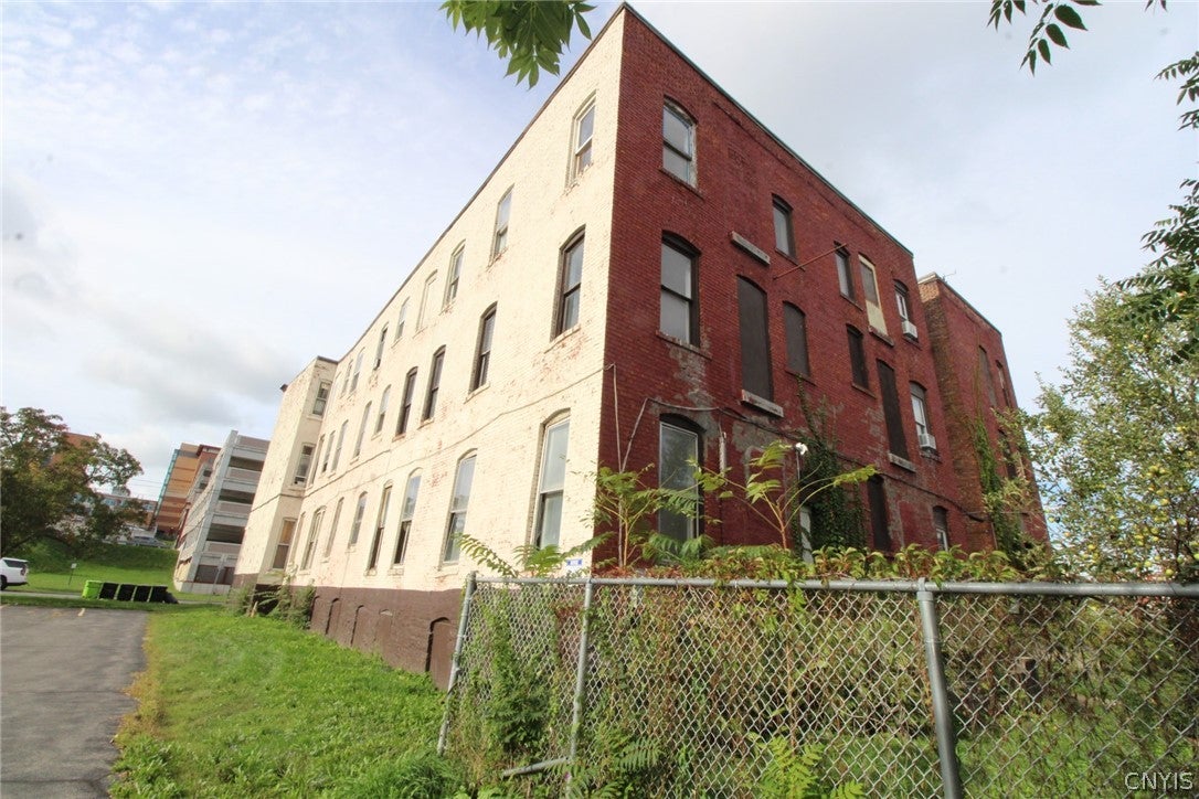 514-520 E Willow Street