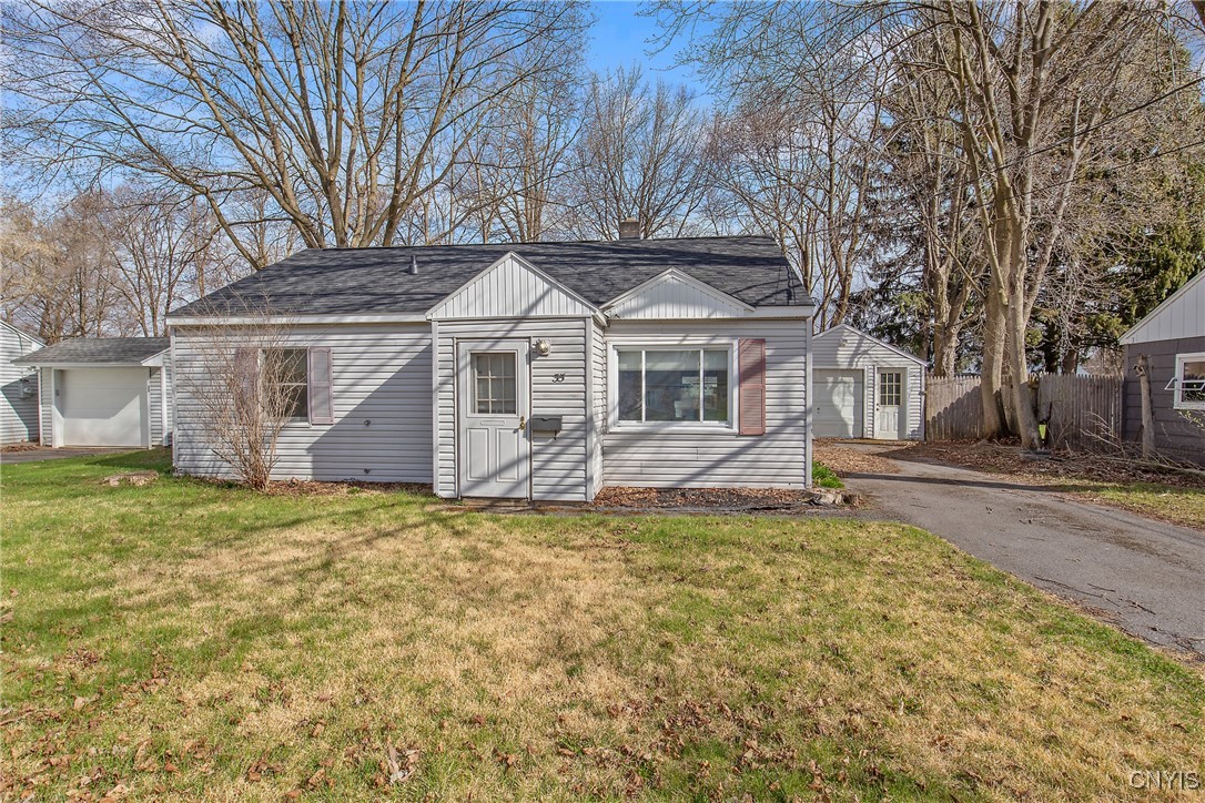 35 Waterbury Drive, Clay, New York image 1