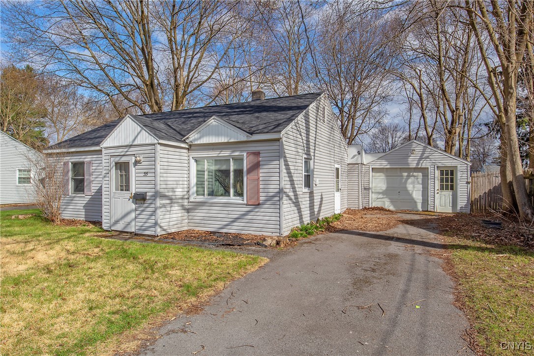 35 Waterbury Drive, Clay, New York image 2