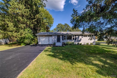 Homes For Sale - 119 Greystone Drive<br/> Camillus, NY 13031