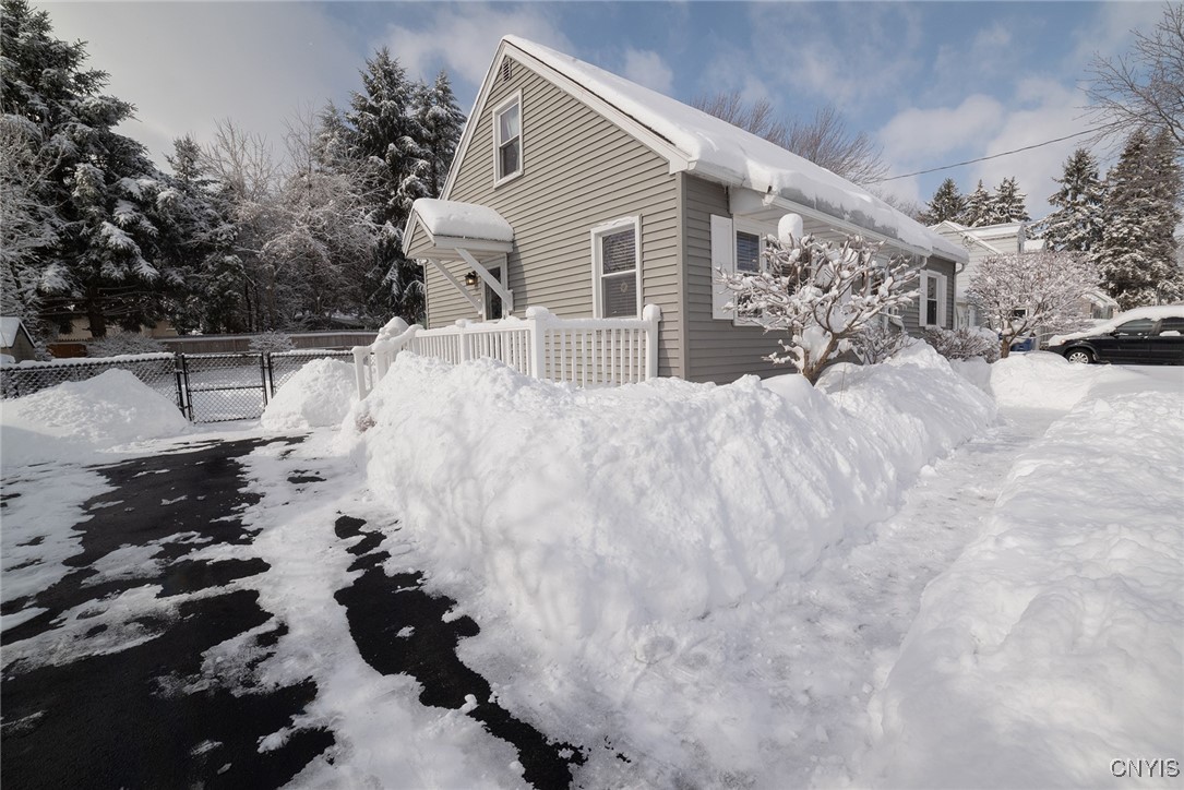 108 Bramley Drive, Camillus, New York image 4