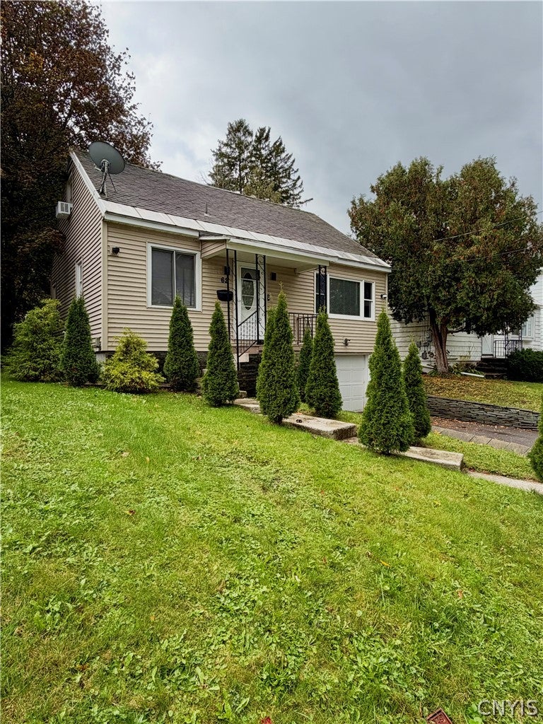 62 Leslie Avenue