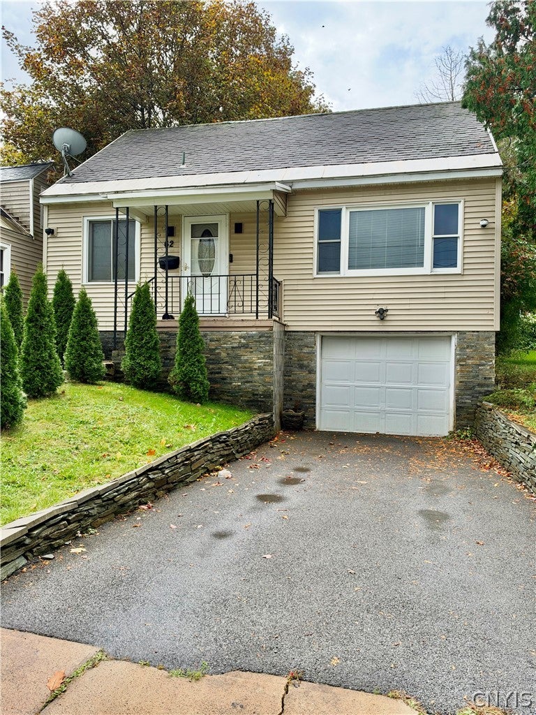 62 Leslie Avenue