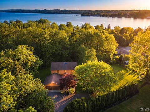 Homes For Sale - 6 Woodmere Ln<br/> Onondaga County, Skaneateles, NY 13152