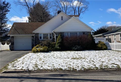 Homes For Sale - 902 James Street<br/> Oneida County, Utica, NY 13501