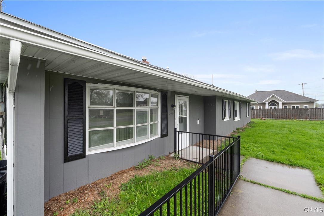 5904 Warren Drive, Cicero, New York image 2