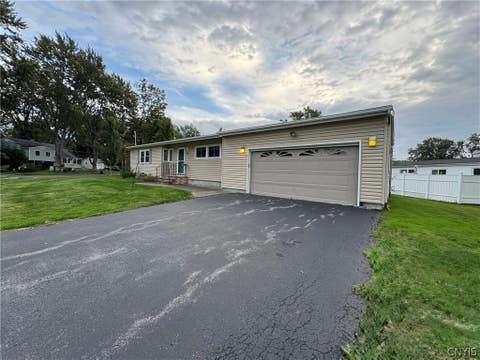 Homes For Rent - 17 Gooseberry Lane<br/> Onondaga County, Clay, NY 13090