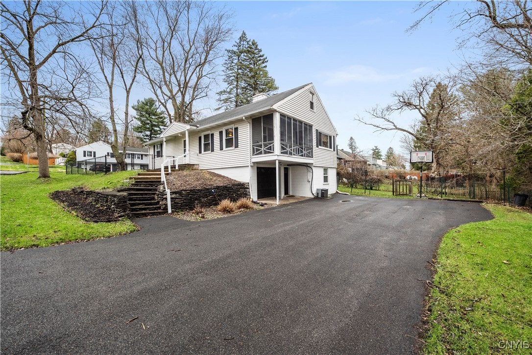 300 Mcclennan Drive, Manlius, New York image 2